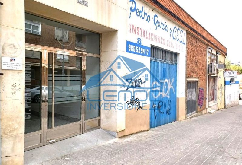Foto 42085e6e-ed3f-4abd-8f91-bb5d420f2716. Local comercial a Los Bloques Zamora
