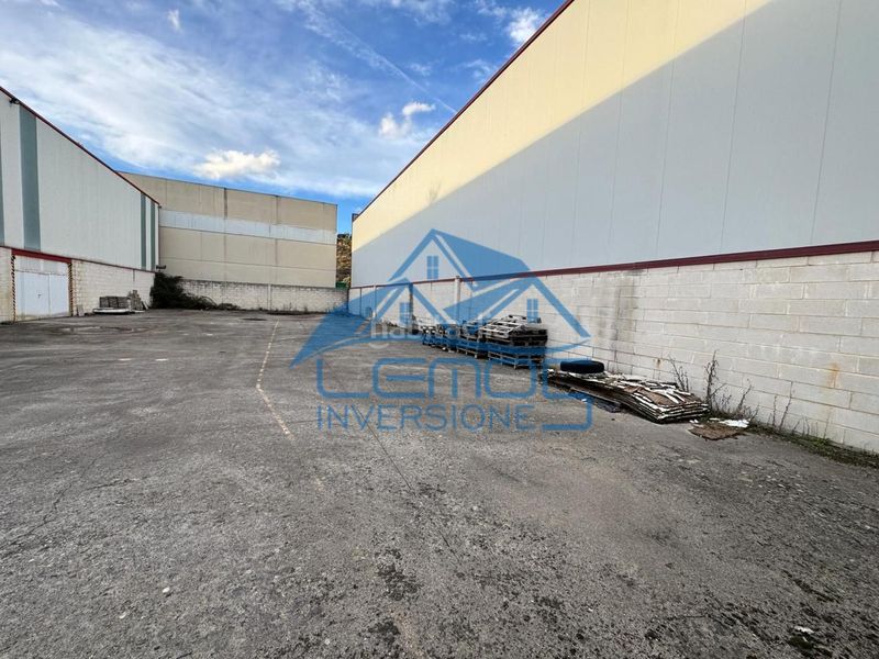 Foto e2db5cf6-77ee-4193-a526-e4f354985063. Nau industrial a Bembibre