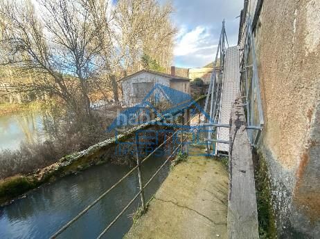 Foto fe844184-cdb5-4728-b9c7-6e5e8136b714. Country house in Alar del Rey