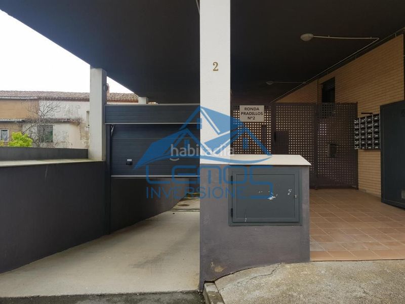 Foto ca583ce3-b385-46df-b0bc-faacf86e8b2b. Aparcament cotxe a Rodezno