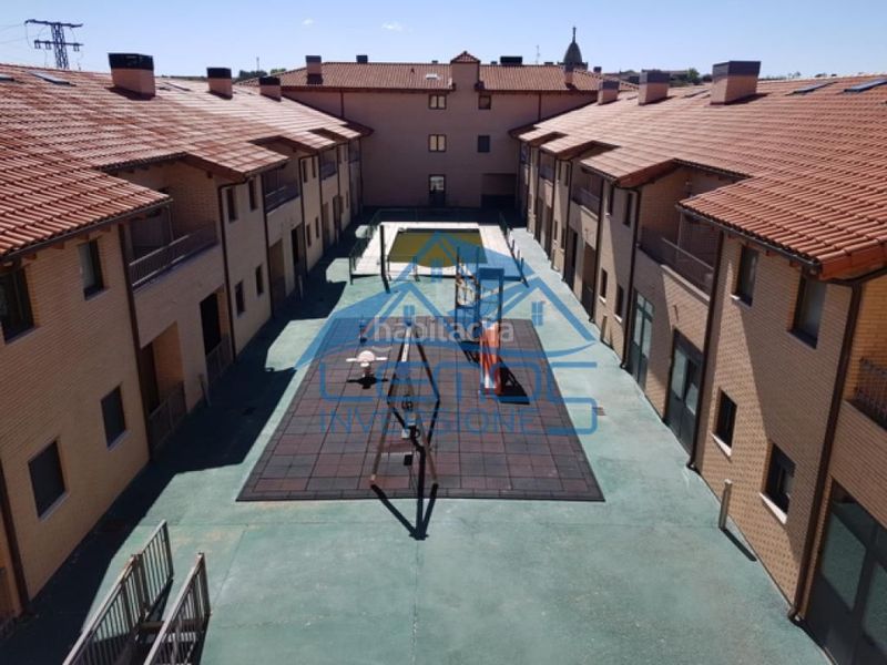 Foto d2cc05df-1240-452e-be3d-bb8e9e7666aa. Aparcament cotxe a Rodezno