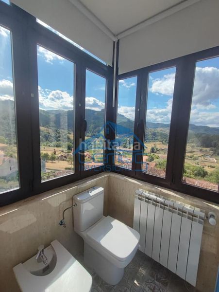 Foto 2a5502ce-b0e7-42e7-8c9d-60019238ebd6. Casa amb aparcament piscina a Candamo