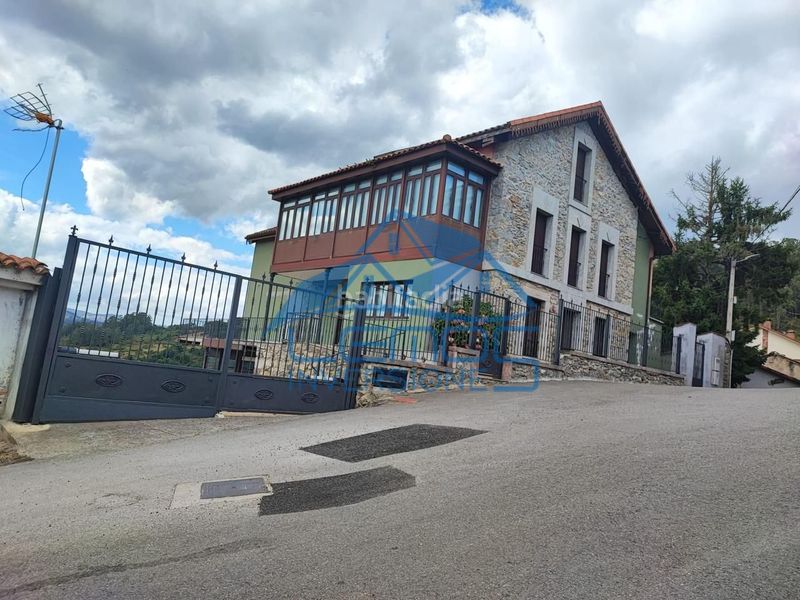 Foto aa3ce6f0-02cc-4ff7-b155-097f7d6fed9d. Casa amb aparcament piscina a Candamo