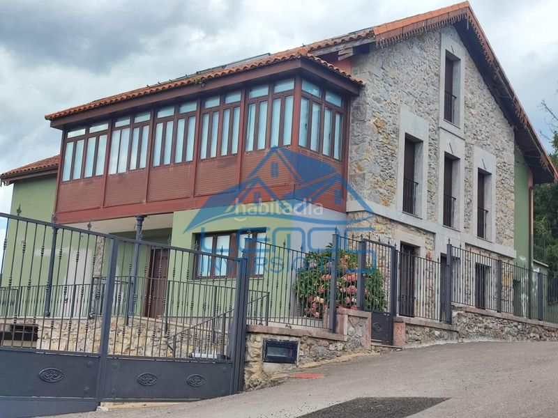 Foto b2ed090a-8951-4b90-8023-3b43fba3022f. Casa amb aparcament piscina a Candamo
