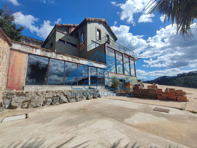 Foto cb868034-124e-46a4-8358-7e4a04e1ffa9. Casa amb aparcament piscina a Candamo