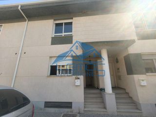 House  D. andres cid. Chalet adosado de 3 dormitorios con gran potencial monfarracinos