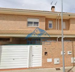 Maison  Camino de los pozuelos. Casa adosada con piscina comunitaria en monfarracinos