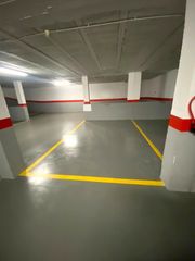Car parking in Calahonda. Garaje en venta en calahonda.