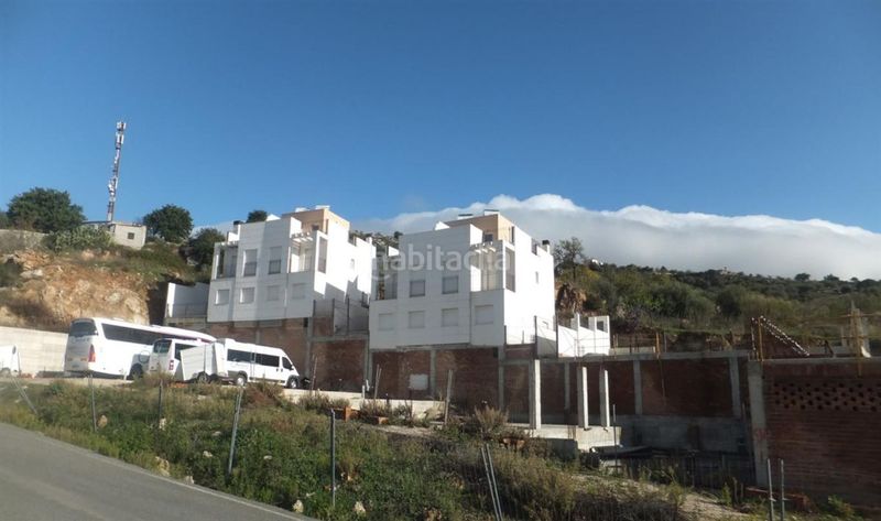 Foto f21096e4-2cba-4edd-84f5-35ee74987109. Aparcament cotxe a Periana