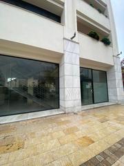 Local commercial à La Carolina - Guadalpín. Local com. en venta en milla de oro  casablanca, 2 despachos.