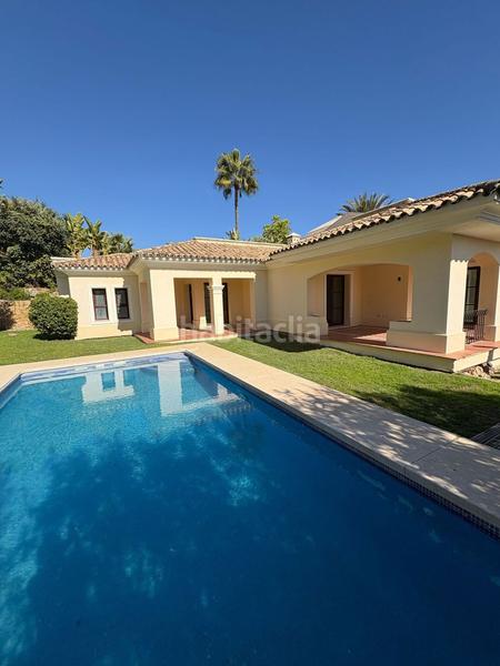 Foto 129ba250-80a5-4125-bf36-f48beed362a9. Xalet amb calefacció aparcament piscina a Los Naranjos Marbella