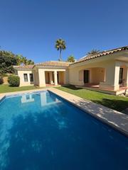 Xalet a Los Naranjos. Chalet en venta en nueva andalucía, 5 dormitorios.