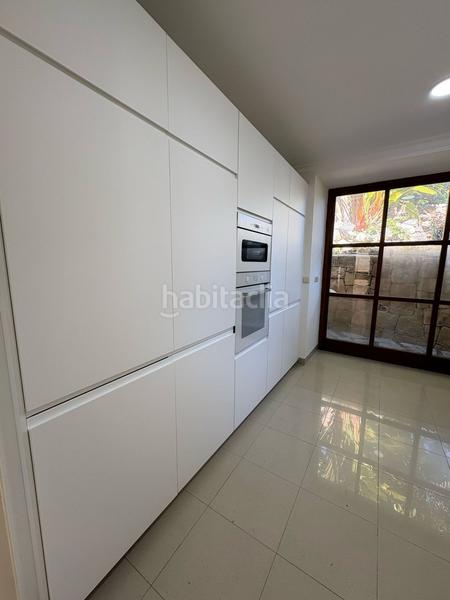 Foto 5ac74508-5ac6-4e2e-be7e-74245122d703. Xalet amb calefacció aparcament piscina a Los Naranjos Marbella