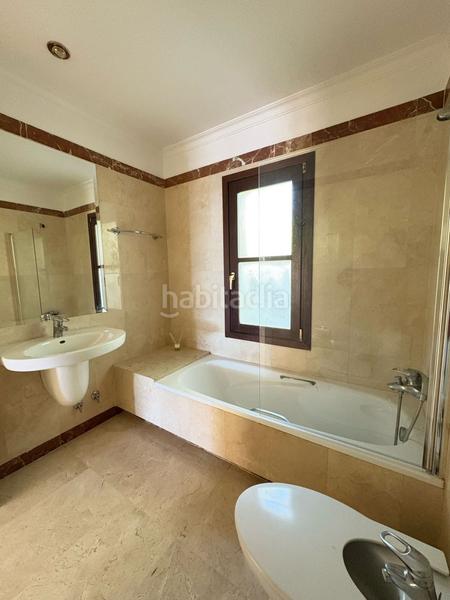 Foto 7734f1a6-c83e-46b9-b413-d1f8dea1b948. Xalet amb calefacció aparcament piscina a Los Naranjos Marbella