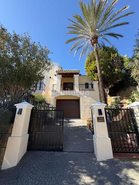 Foto 7c3520f3-6f07-4a2c-b536-10abfdc771a2. Xalet amb calefacció aparcament piscina a Los Naranjos Marbella