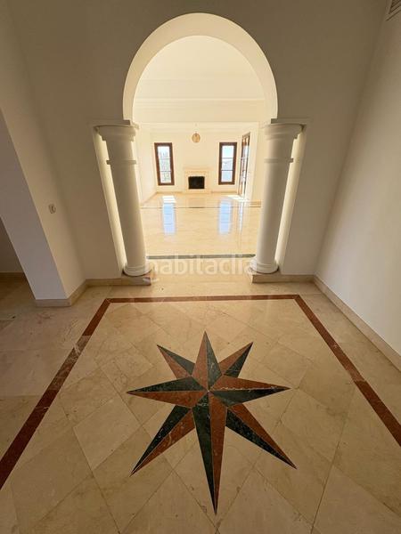 Foto bed5fea1-3f3f-474c-91f6-ae92e74a49bc. Xalet amb calefacció aparcament piscina a Los Naranjos Marbella