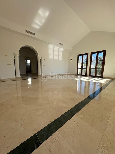 Foto d47f3d82-6e33-4114-b421-5d2d01703dbf. Xalet amb calefacció aparcament piscina a Los Naranjos Marbella