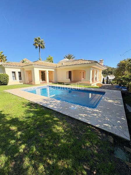 Foto f53c590c-7825-4a8f-996f-e20c0b3626a4. Xalet amb calefacció aparcament piscina a Los Naranjos Marbella