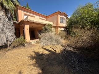 Casa a Los Naranjos. Casa en venta en nueva andalucía, 5 dormitorios.