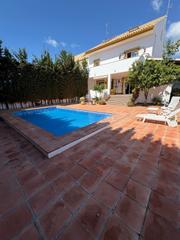 Maison à San Pedro de Alcántara Pueblo. Casa en venta en san pedro de alcántara, 4 dormitorios.