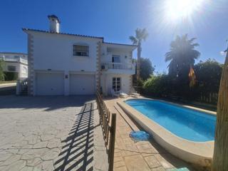 Chalet en San Roque Pueblo. Chalet en venta en san roque, 5 dormitorios.