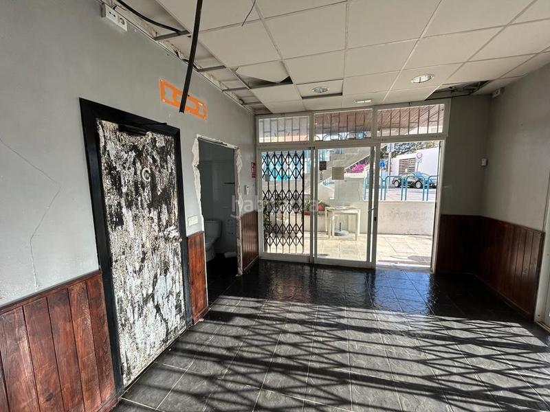 Foto 2daeda47-3960-46b9-88fa-54464a46a3d0. Local comercial a El Bajondillo Torremolinos