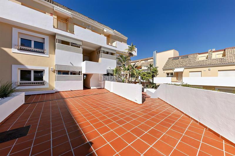 Foto 27af73de-8c1e-4cfe-b5f0-b220607dba2d. Dúplex duplex en venta en La Duquesa, 3 dormitorios. en Manilva