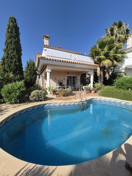 Foto c5b0ef0c-e6cb-49a0-8b81-f6417557ccd7. Xalet amb calefacció aparcament piscina a Castillo Sohail - Myramar Fuengirola