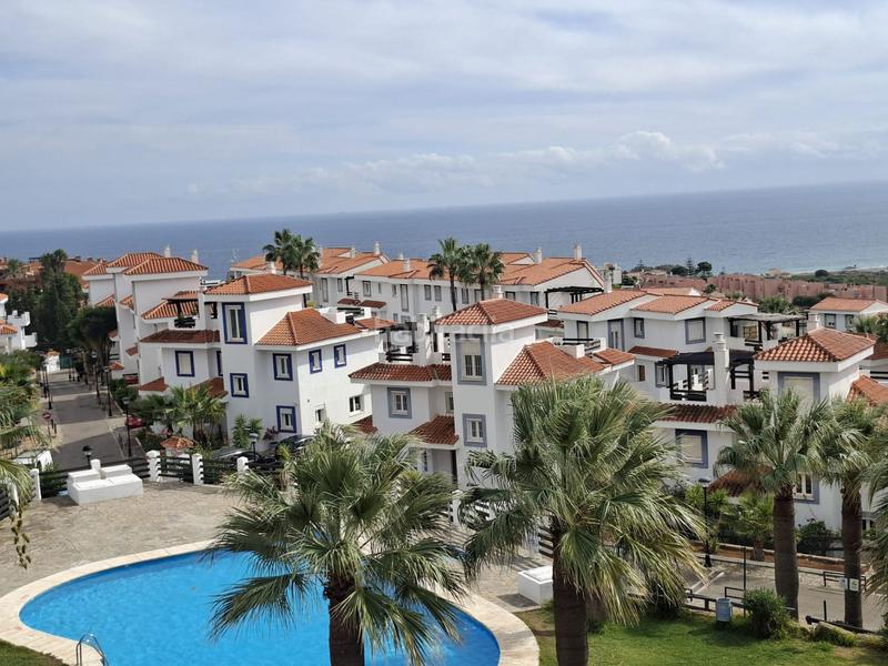 Foto cfac2169-232d-4621-a876-ef5c0c773209. Duplex with heating pool in Alcorrín Manilva