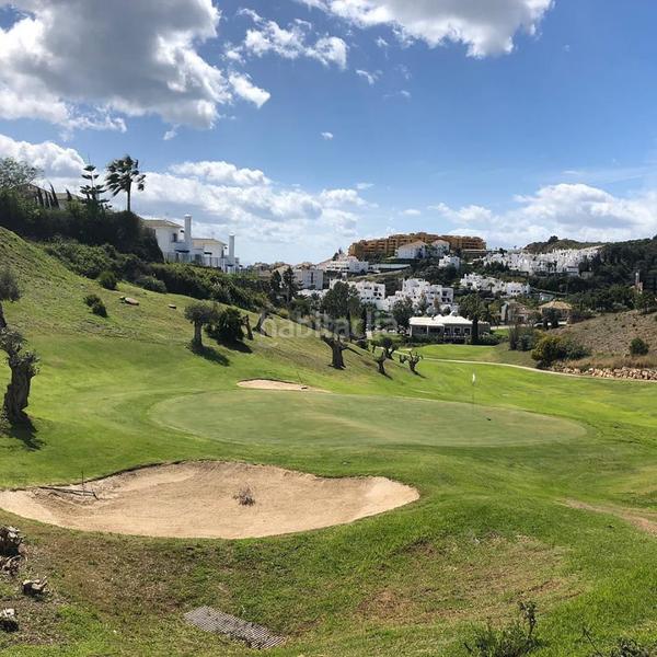 Foto 35cbff90-246a-42ec-a5b9-8f9641c63e9e. Apartament amb calefacció aparcament piscina a Estepona golf Estepona