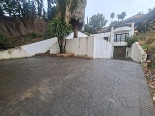 Casa en Altos de Estepona. Casa en venta en forest hills, 3 dormitorios.