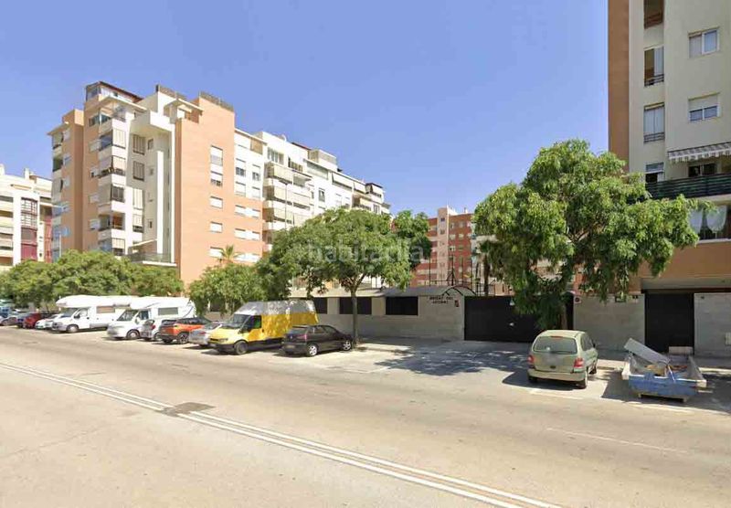 Foto a1653897-d1de-4007-86d8-2285663fb91d. Aparcament cotxe a Martín Carpena - Torre del Río Málaga