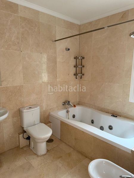 Foto 42ed1f5a-1c36-4bf2-b25d-2119550f18ae. Casa adossada amb calefacció aparcament piscina a Mijas