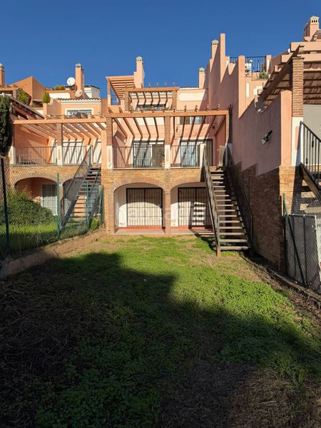 Foto 68bbdfbe-13fa-4d11-b36c-9cb493a1bc22. Casa adossada amb calefacció aparcament piscina a Mijas