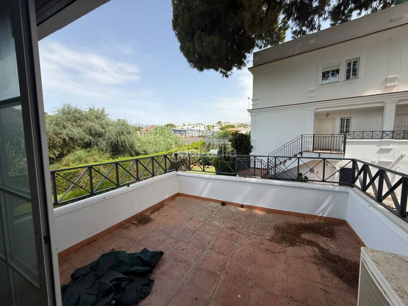 Foto bfec6b8a-95dd-4cd1-8de6-57e142154e88. Dúplex amb calefacció piscina a Romana Playa Marbella