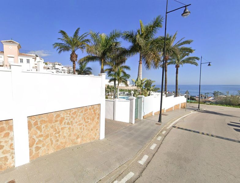 Foto 94dd1107-5d84-49d5-87dc-88487a863404. Aparcament cotxe a El Peñoncillo Torrox