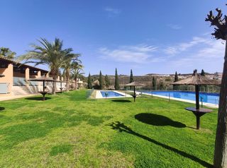 Casa a schiera in Hipódromo - Cerrado del Águila. Adosado en venta en las lagunas, 5 dormitorios.