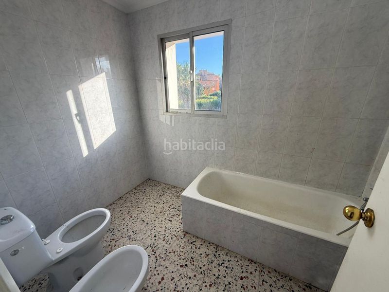 Foto 8f782493-3b18-4a7d-9212-f193ce9d3591. Casa amb calefacció a Puerto de la Duquesa Manilva