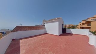 Haus in Puerto de la Duquesa. Casa en venta en el castillo, 3 dormitorios.