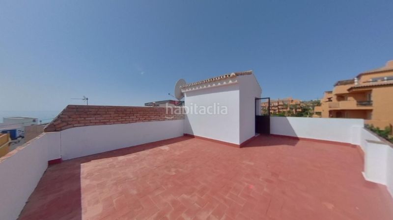 Foto b9ac1590-f315-4251-b221-f9dedad577aa. Casa amb calefacció a Puerto de la Duquesa Manilva