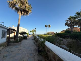Haus in Puerto de la Duquesa. Casa en venta en el castillo, 3 dormitorios.