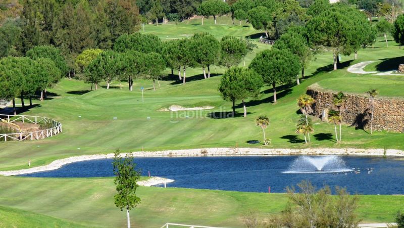 Foto c42df944-4843-4b5b-85f3-6bb39a4cd586. Dúplex amb calefacció aparcament piscina a reserva de Marbella Marbella