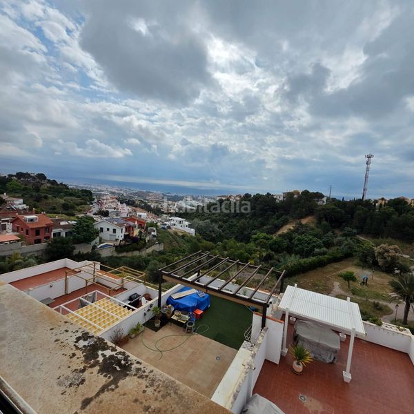 Foto 7fbe3a5c-dddc-4784-8b96-f3fb536cd957. Àtic amb calefacció aparcament piscina a Los Nadales - Tio Charles Benalmádena