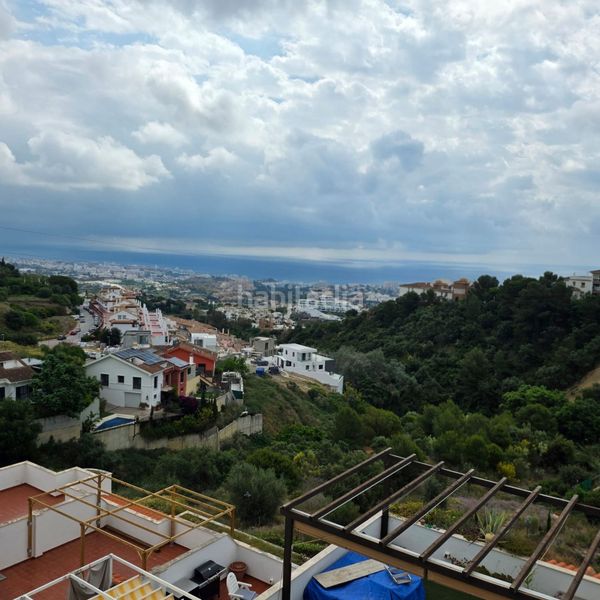 Foto dc01a21e-d04b-49c8-9f1f-2ba1c78c0e2a. Àtic amb calefacció aparcament piscina a Los Nadales - Tio Charles Benalmádena