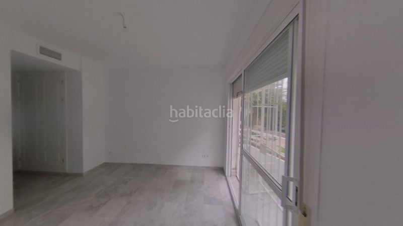 Foto ce15d14e-5a5d-48d7-af12-ee39af699d9e. Pis amb calefacció aparcament piscina a Guadalmina Baja Marbella