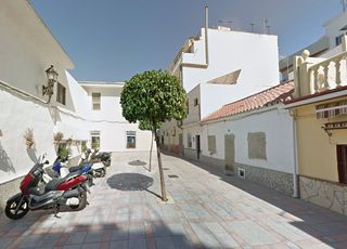Wohngrundstück in Puerto Deportivo. Solar en venta en fuengirola.