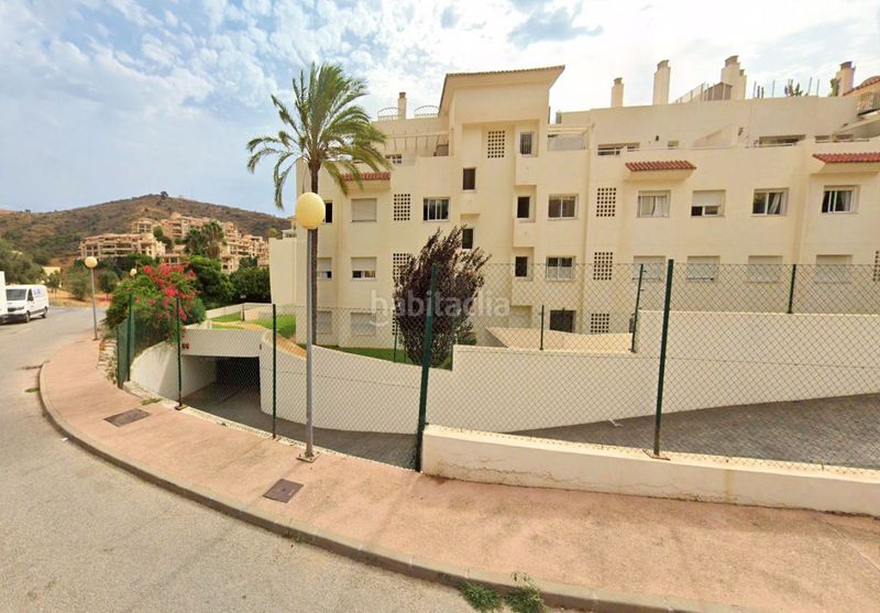 Foto dfb98ffc-b5d9-4b05-9a30-7d2fb0297153. Aparcament cotxe a Calahonda Mijas
