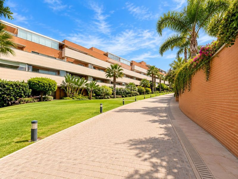 Foto 53a939d9-a909-4855-9f1e-f2e3c2e518f9. Apartament amb calefacció aparcament piscina a El Pinillo Torremolinos