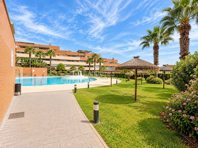 Foto c873720b-6bf9-482e-8f79-e81f731e8c26. Apartament amb calefacció aparcament piscina a El Pinillo Torremolinos
