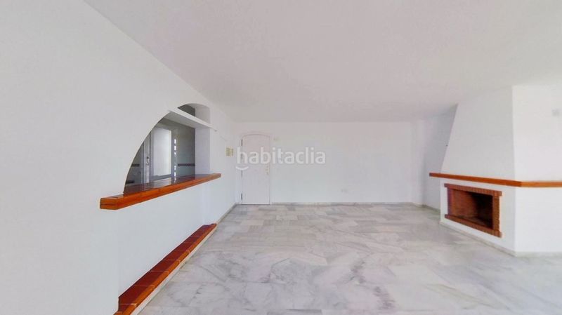 Foto a5ecf6fe-ebbd-439b-9147-5340804977fa. Pis amb calefacció piscina a Calahonda Mijas